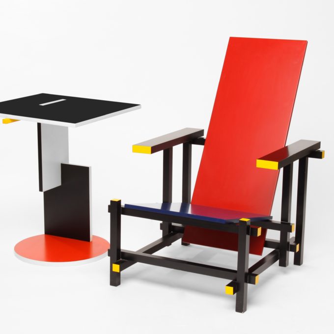 alt=“Red and Blue Chair - Gerrit Thomas Rietveld“
