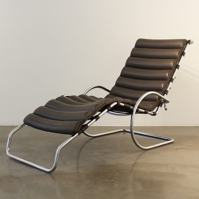alt=“MR Chaise Lounge - Ludwig Mies van der Rohe“