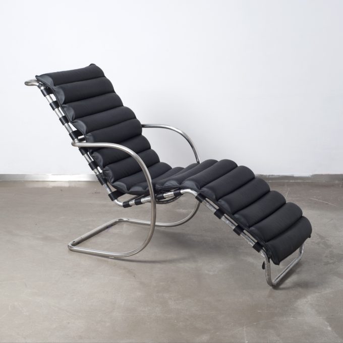 alt=“MR Chaise Lounge - Ludwig Mies van der Rohe“